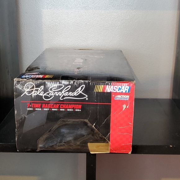Dale Earnhardt Deluxe Boxed Set - Picture 5 of 7